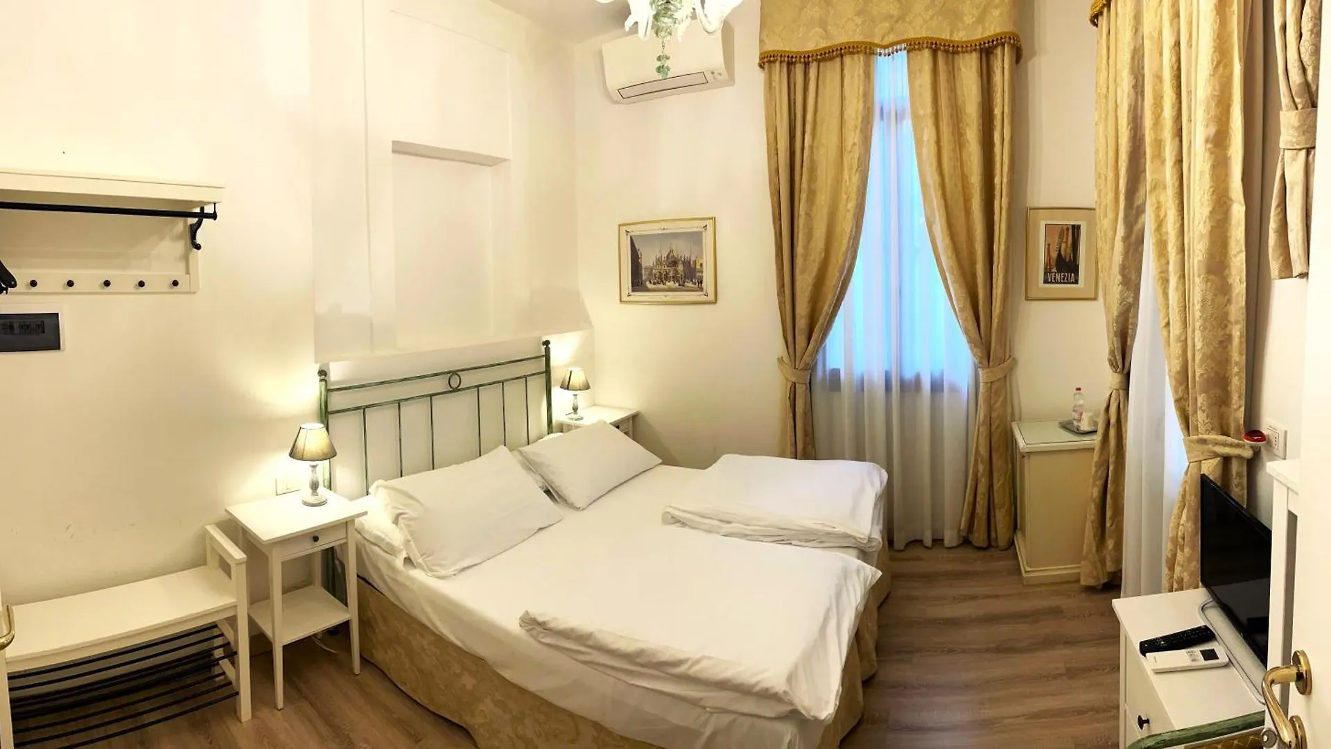 Villa Casanova Lido di Venezia 3*,